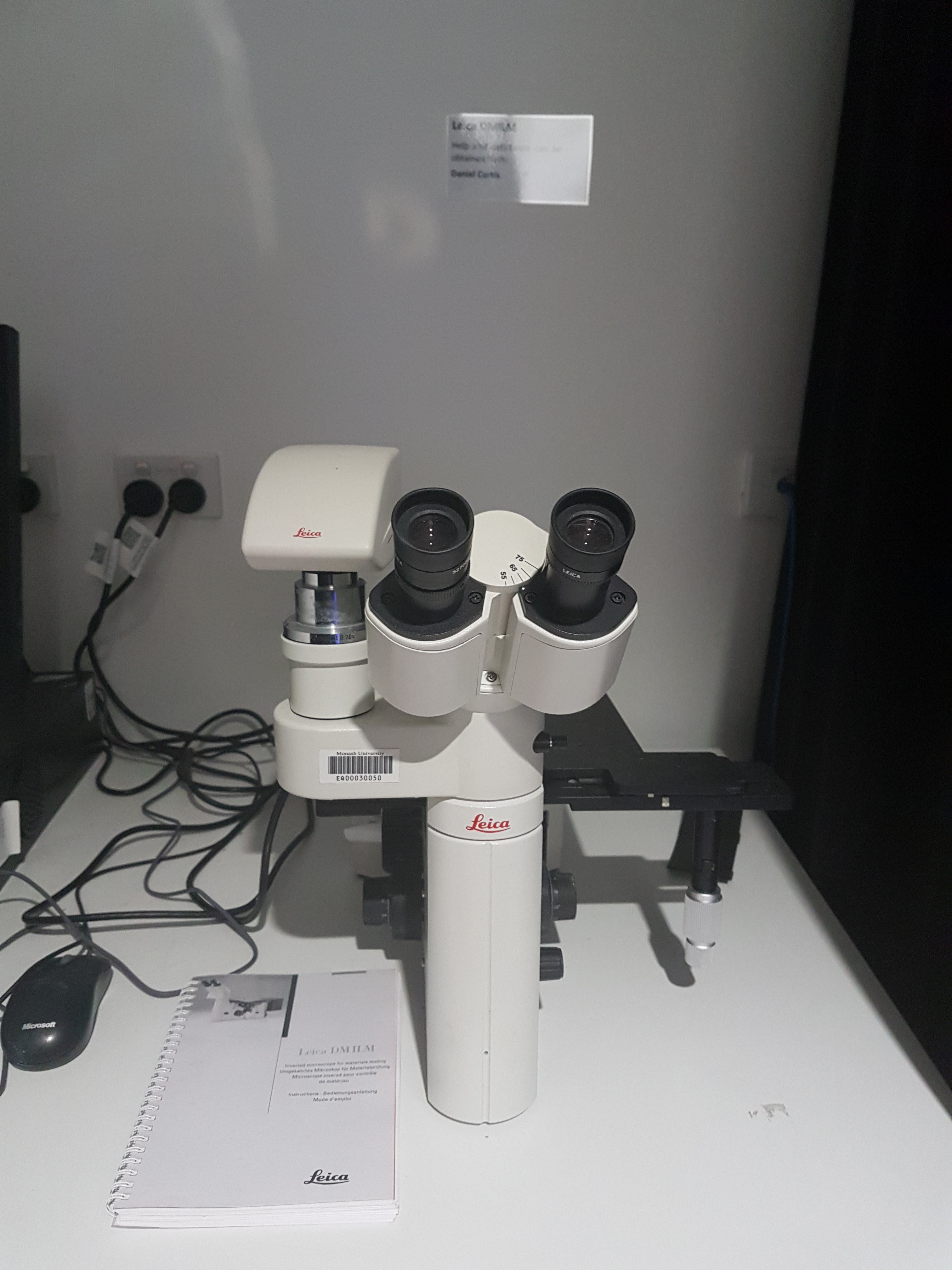 82 - 289 - Optical microscope_Leica DMILM