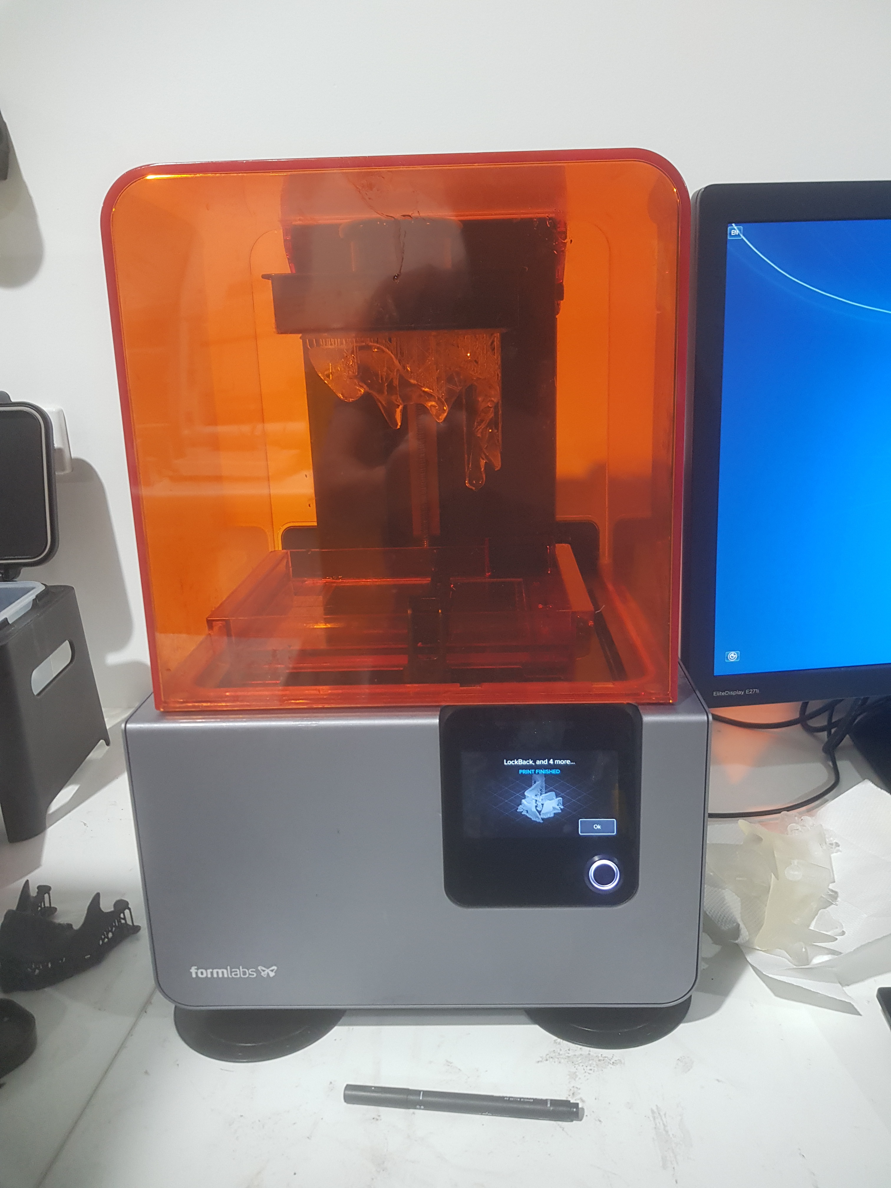 82 - G50 - 3D printer_Formlab liquid polymer